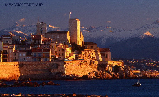 Antibes a l'aube
