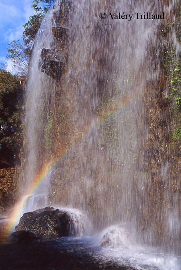 Nice cascade et arc en ciel